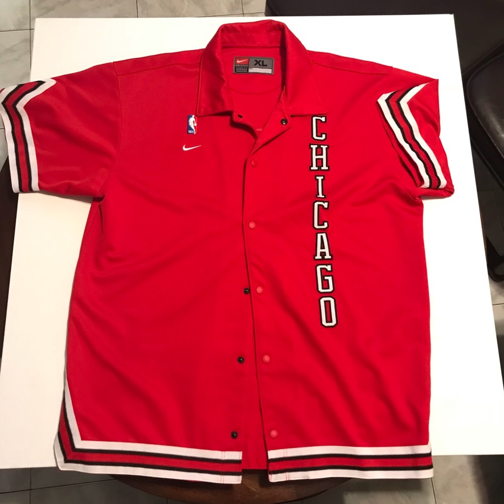 Chicago Bulls NIKE Warm Up Button Up Short Sleeve